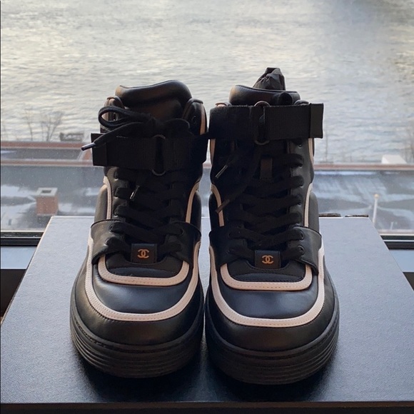 SOLD ❌ CHANEL Sneakers - Picture 5 of 8